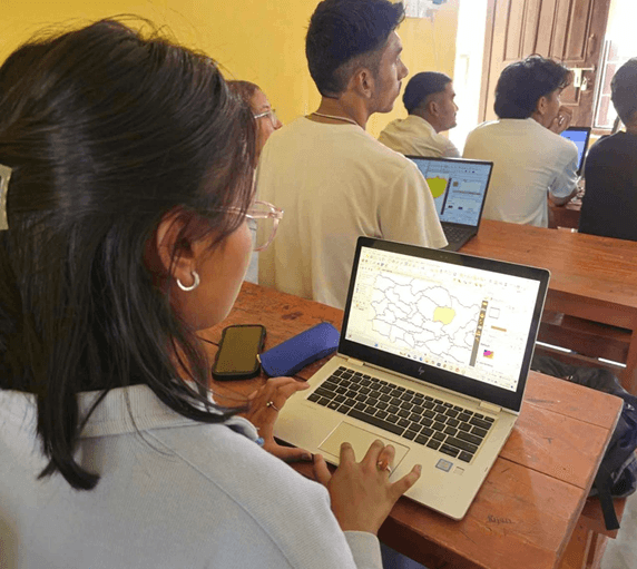 Students learning GIS